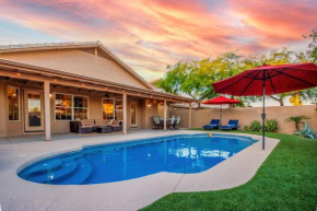 Luxe Phoenix Getaway (heated pool, mountain view)